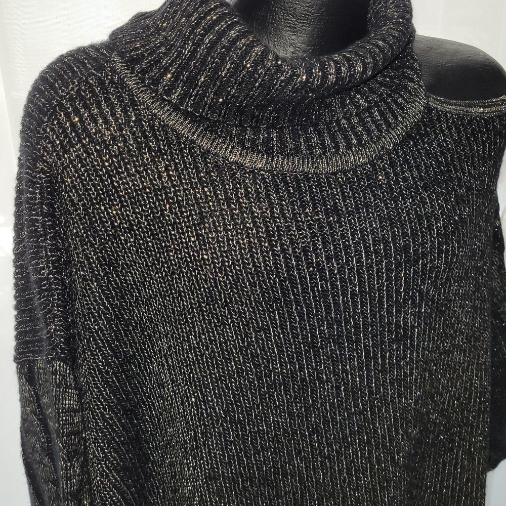 Torrid Lurex Cable Pullover Cold Shoulder Turtle Neck Black, Plus Size 4 - Picture 3 of 4